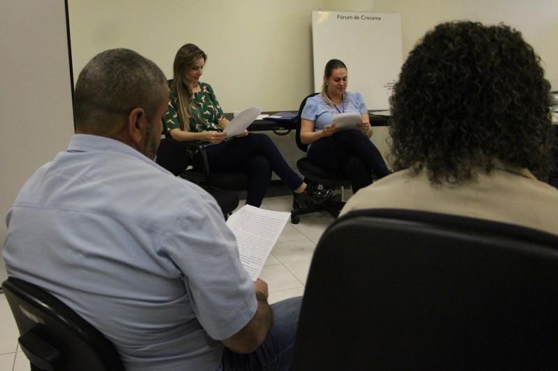 Famílias em processo de adoção compartilham vivências em grupo de apoio