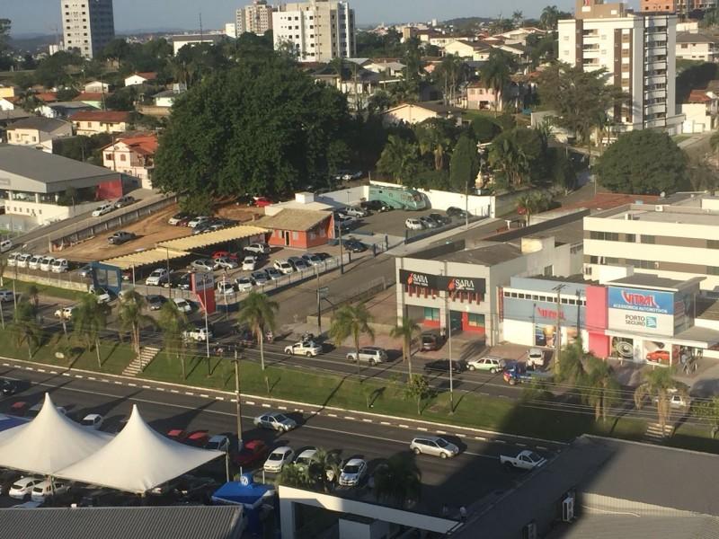 Carreata em apoio aos caminhoneiros na avenida Centenário