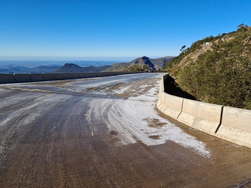 Gelo na pista altera horários do sistema de comboio na Serra da Rocinha