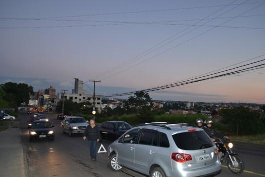 Acidente de trânsito causa transtornos na Álvaro Catão