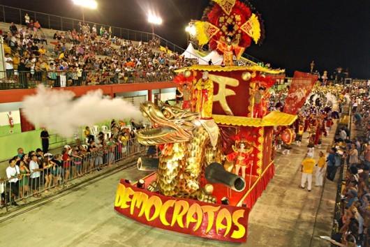 Democratas conquista tetracampeonato do Carnaval de Laguna