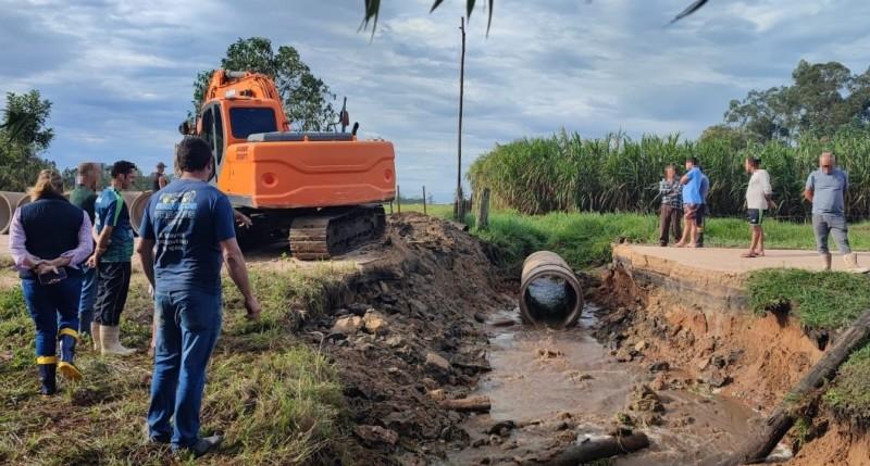Içara: rodovia Juvenal José Silvano segue interditada após chuvas abrirem cratera na pista