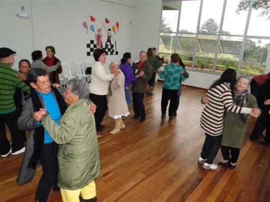 Grupo de idosos de Içara conhece Centro de Convivência da Terceira  Idade 