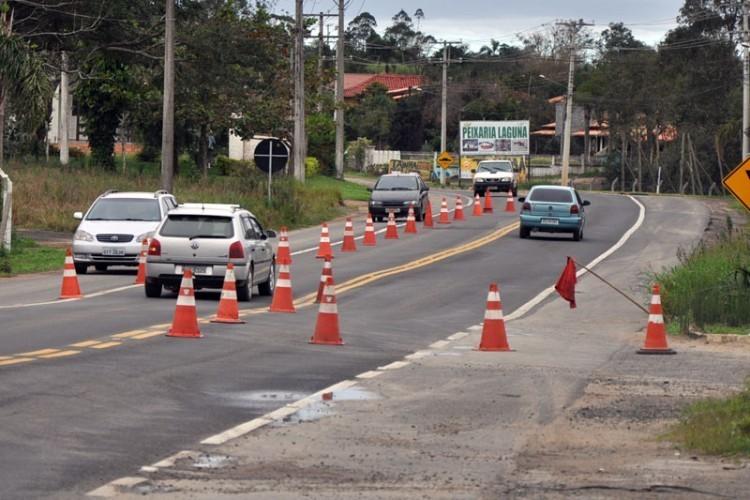 Trecho da SC-445 parcialmente interditado no Balneário Rincão é liberado 