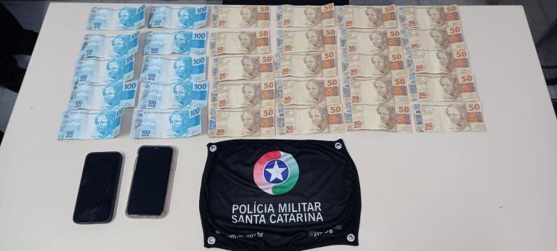 Adolescentes tentam comprar produtos com notas falsas em Criciúma; R$ 2 mil foram apreendidos 