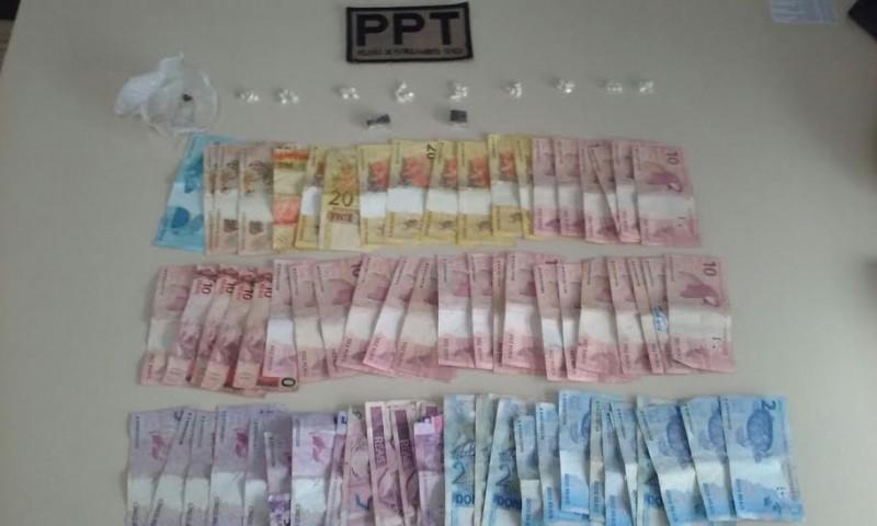 Dupla é flagrada comercializando entorpecentes 