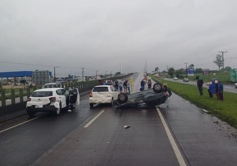BR-101: dois acidentes interditam pista sentido sul em Araranguá