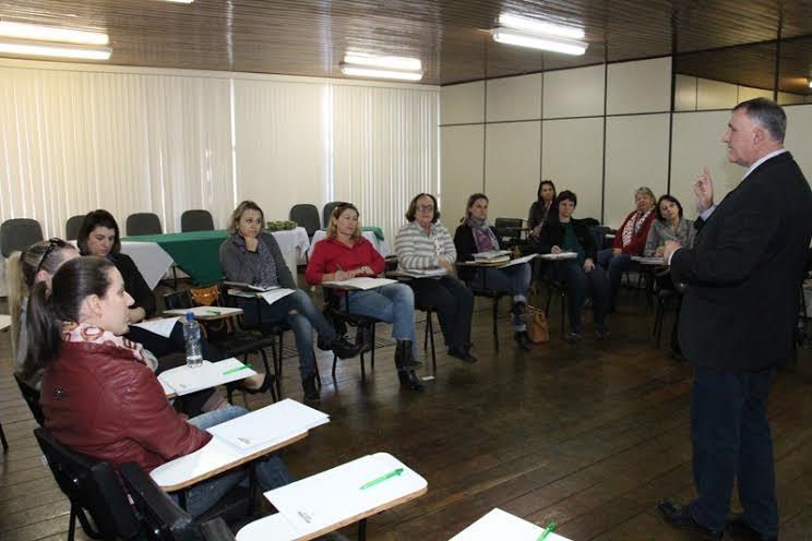 Lauro Müller sedia reunião do Colegiado de Educação da Amrec