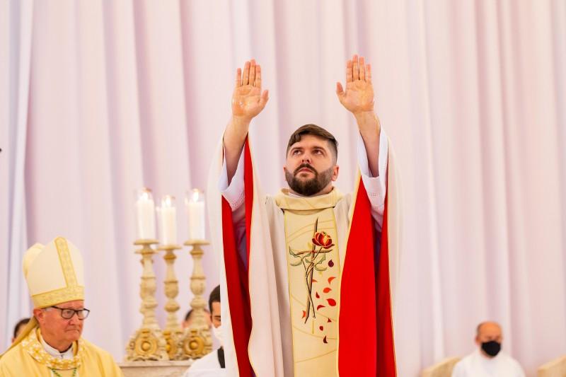 Diocese de Criciúma celebra ordenação de Padre Anderson