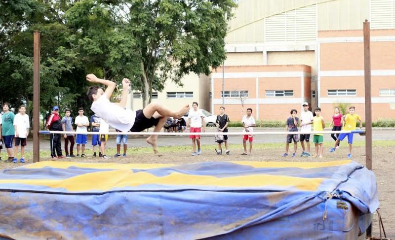 Seletiva de atletismo reúne mais de 150 alunos