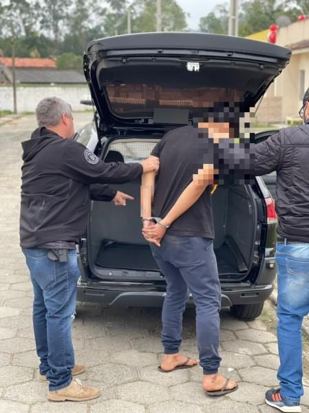 Acusado de furtar moto e roubar dois estabelecimentos em um mesmo dia é preso pela Polícia Civil
