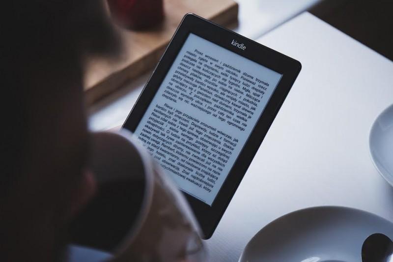 Jornalista da Unesc lança livro na Amazon