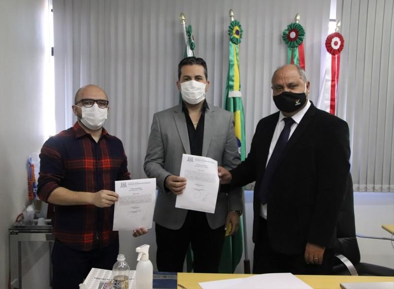 Jefferson Monteiro assume cadeira na Câmara de Criciúma