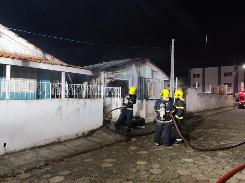 Imaruí: homem é preso suspeito de atear fogo em casa