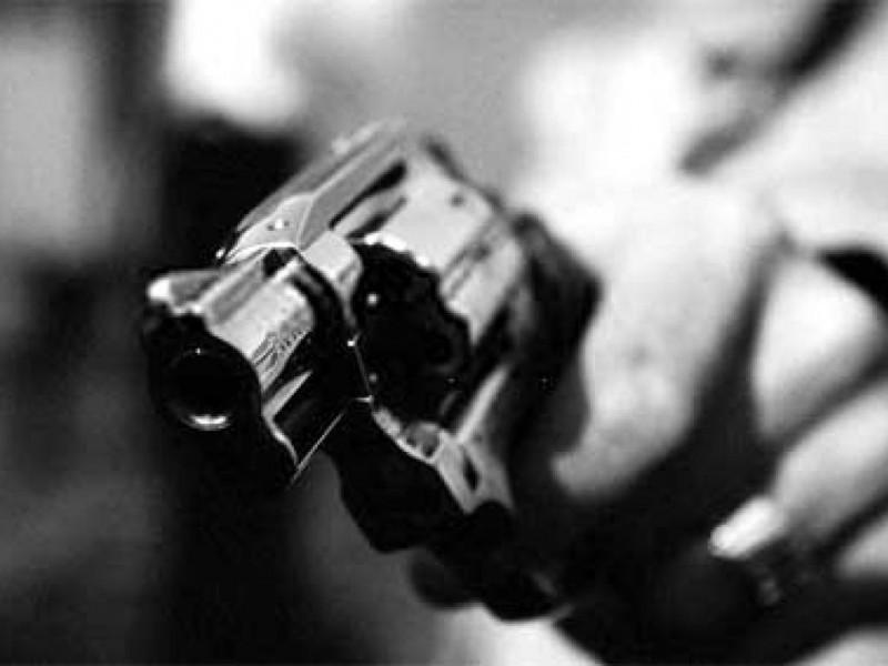 Dupla assalta estabelecimento durante a madrugada