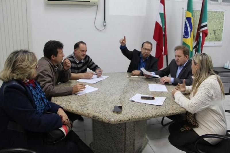 Sine fecha temporariamente para mudança de local