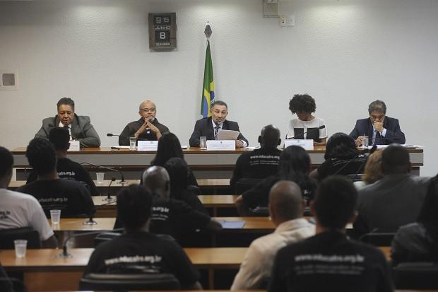 Senado debaterá fim do auxílio-moradia para autoridades em 2018