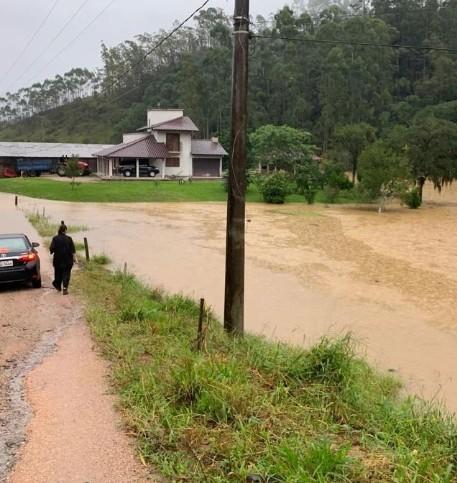 Prefeitura de Lauro Müller suspende aulas devido ao grande volume de chuva