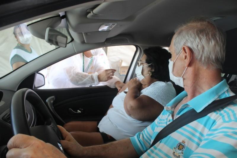 Moradores da região central e com mais de 70 anos também já podem procurar postos de vacinação