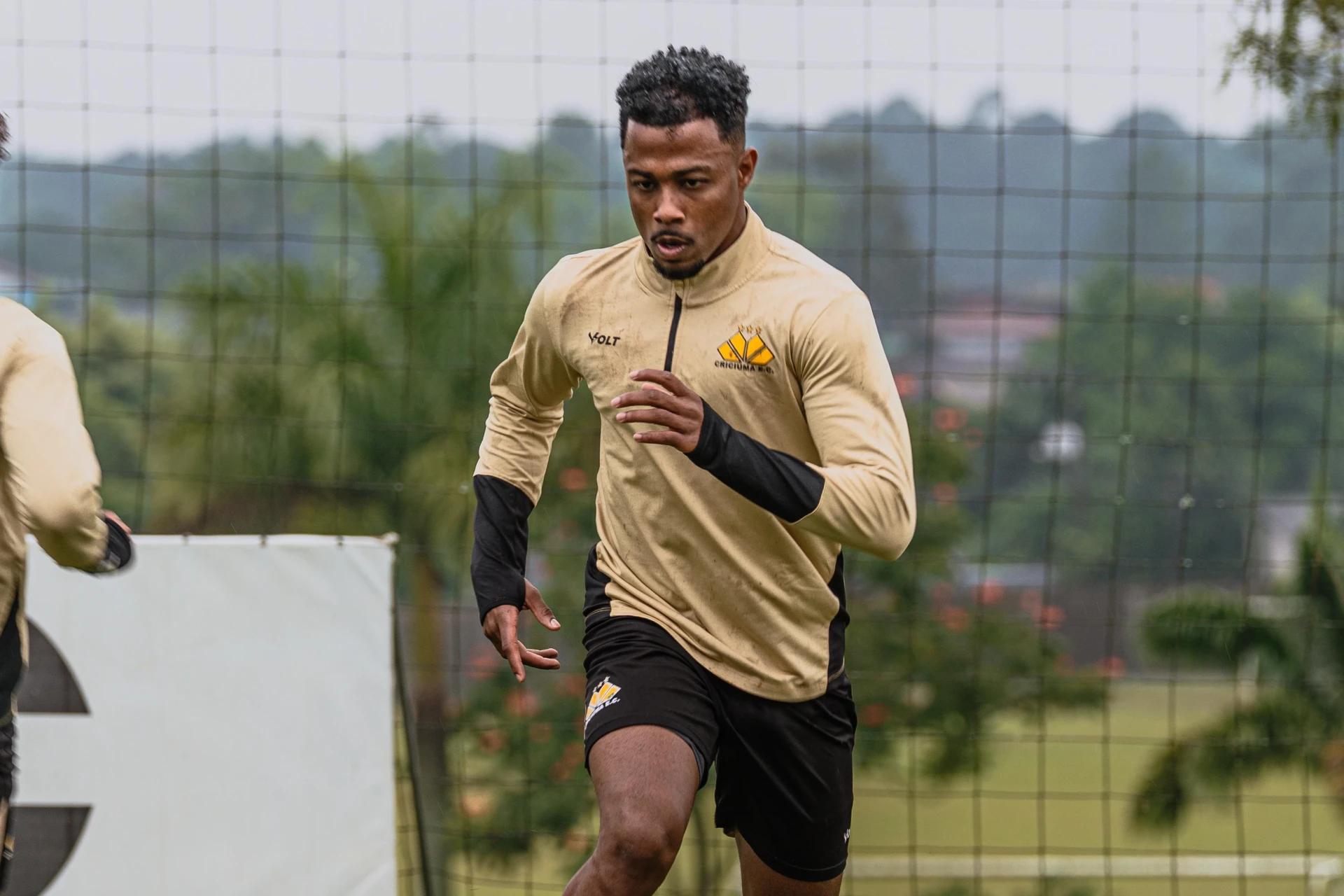 Com novidades, Criciúma divulga a lista de relacionados para jogo diante do Athletico Paranaense