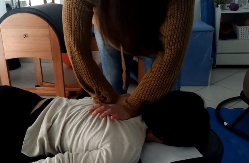 Quiropraxia detecta e corrige problemas na coluna