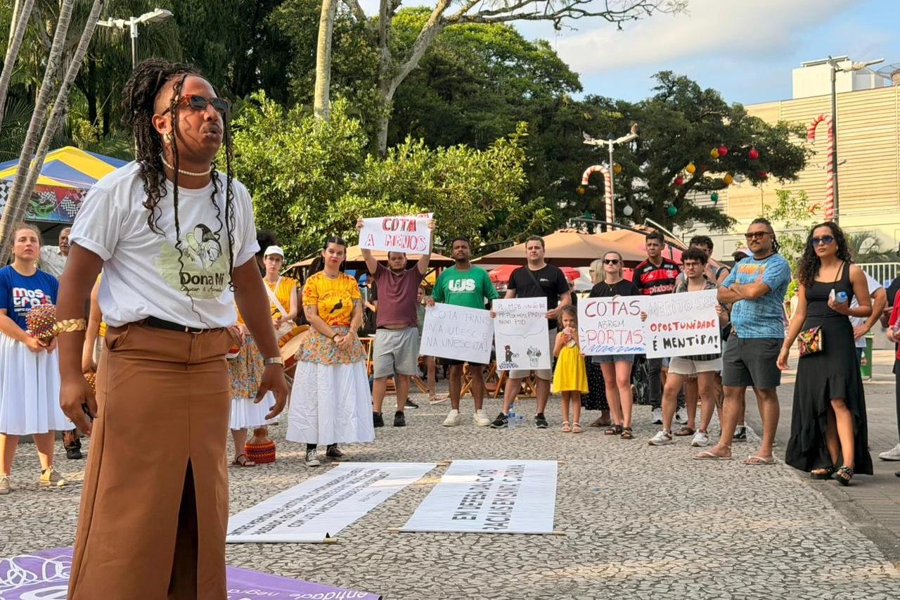 Protesto contra PL que veda cotas raciais em instituições de ensino superior é realizado em Criciúma