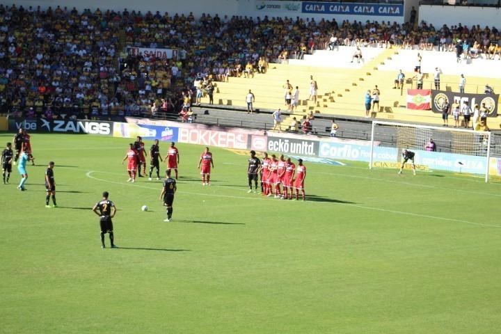 Criciúma x CRB: Opostos na tabela, Tigre e Regatiano jogam a vida no HH