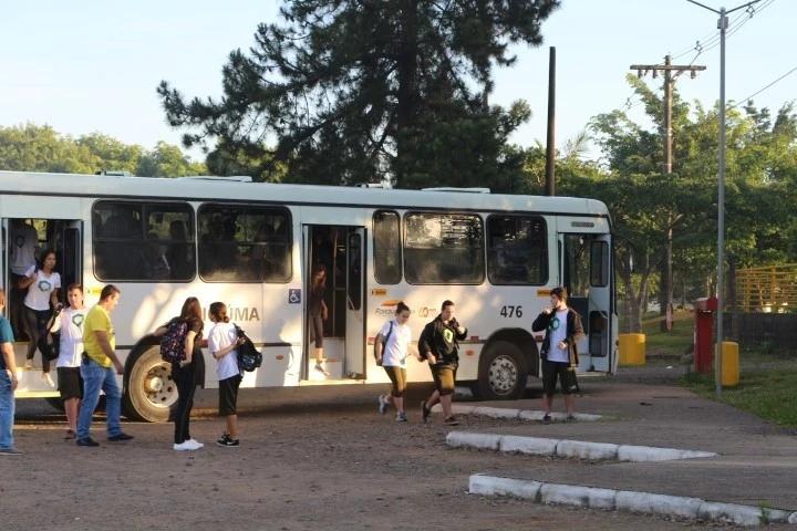 Colégio Satc possui linha de ônibus exclusiva para estudantes