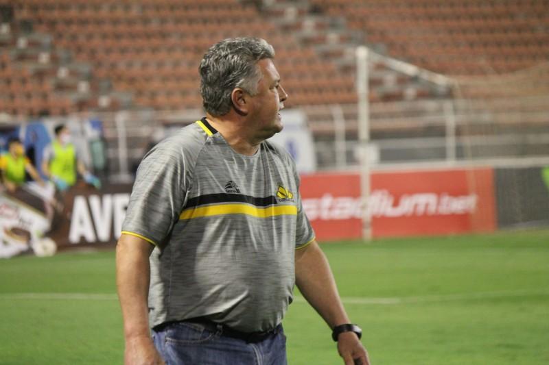 'A bola no travessão ainda é dúvida', comenta Cavalo; técnico falou sobre lances da partida