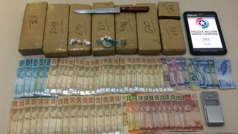 Polícia localiza quase cinco quilos de maconha
