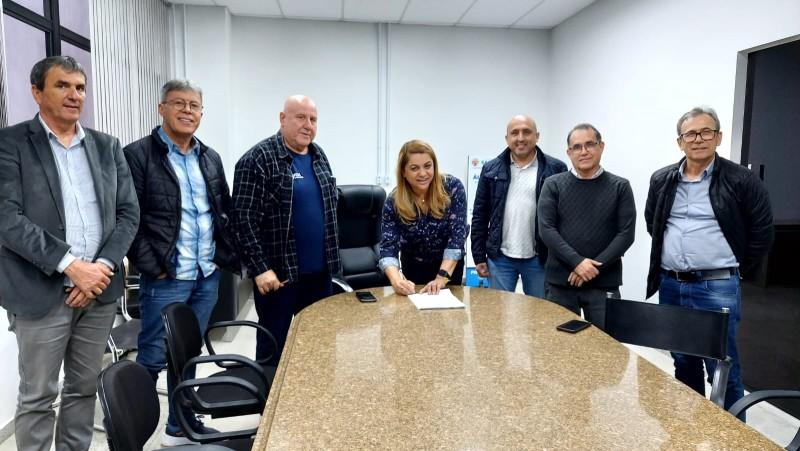 Governo de Içara e CDL firmam parceria o 'Natal Encantado 2022'