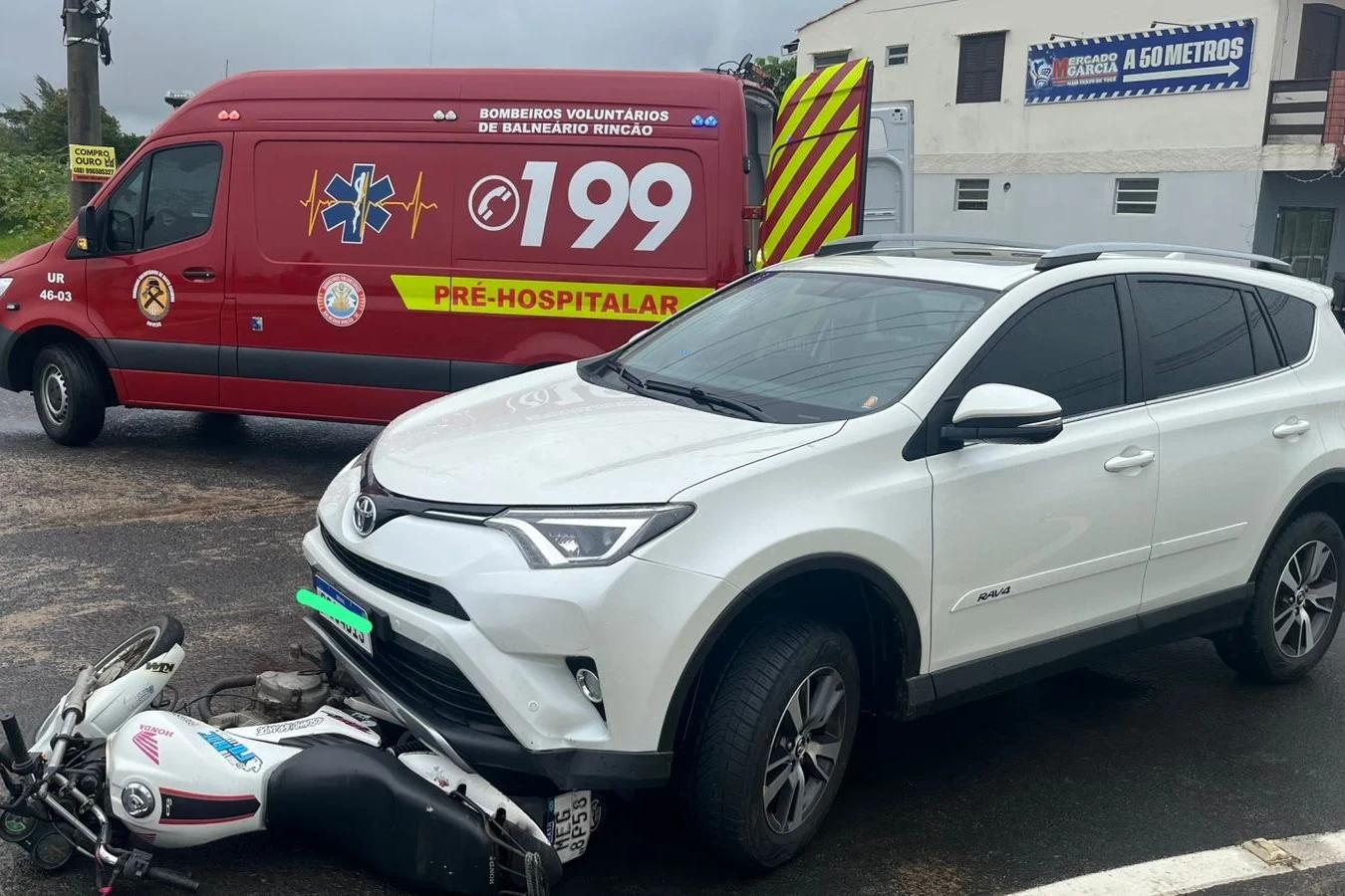 Colisão entre carro e moto deixa motociclista ferido no Rincão