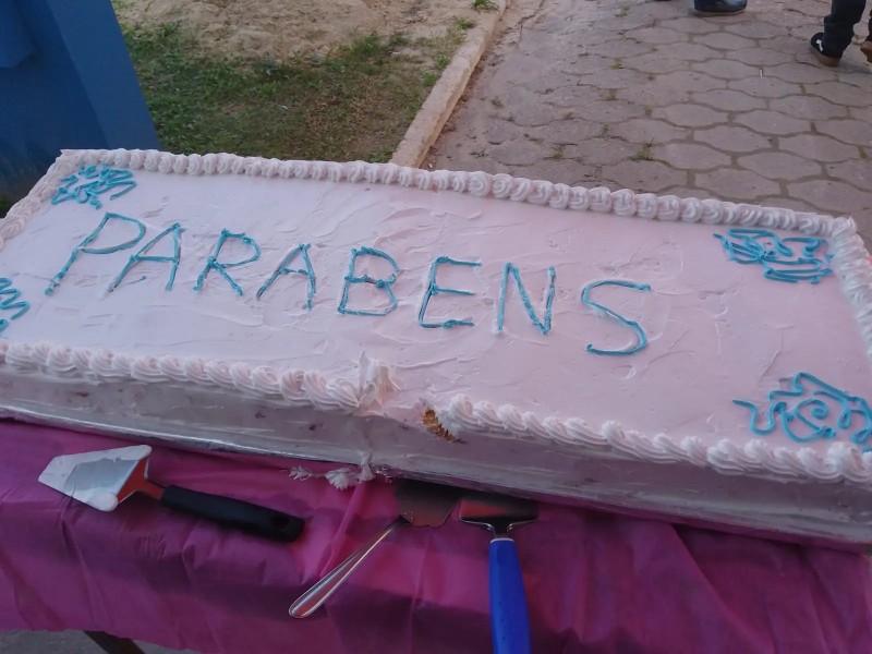 Criciúma: com direito a bolo, moradores 'comemoram' aniversário de um ano da reforma do 24h do Boa Vista 