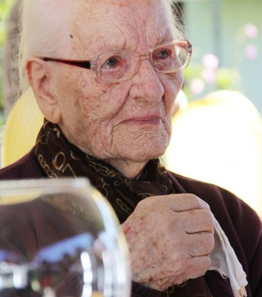 Moradora mais antiga do bairro Jardim Angélica comemora 98 anos de vida