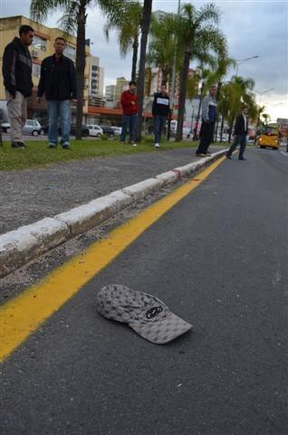 Após cometer furto, homem morre atropelado na avenida Centenário