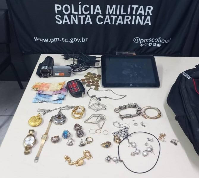 Criciúma: dupla suspeita de realizar assaltos em Criciúma é presa pela PM