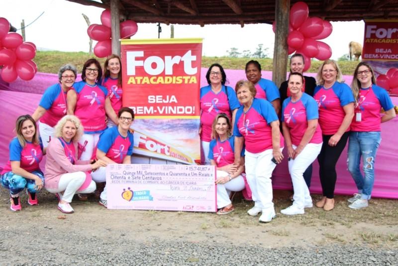 Rede Feminina de Içara recebe troco solidário do Fort Atacadista