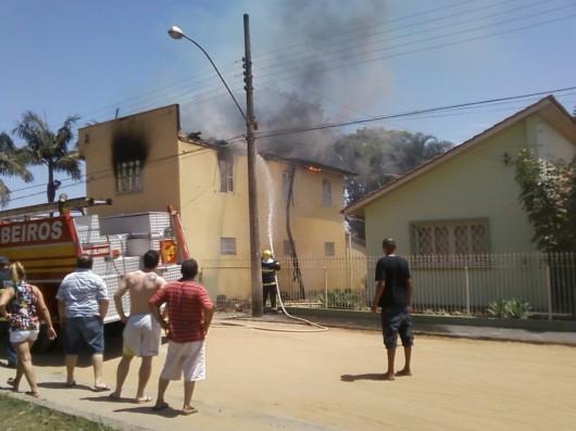 Bombeiros usam 12 mil litros de água em incêndio em Nova Veneza