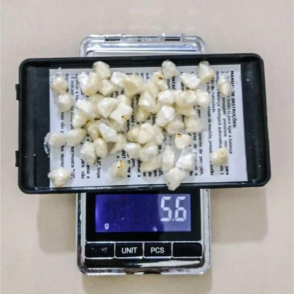 Trio é detido com 25 pedras de crack em Tubarão