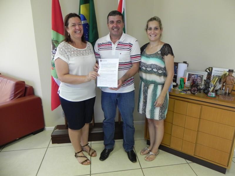 Forquilhinha firma convênio com Associação de Amigos da Pastoral da Criança 