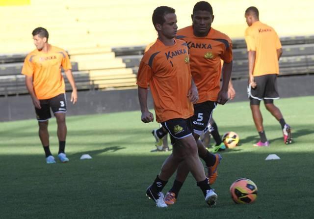 Argel testa duas formações para enfrentar o Atlético Paranaense