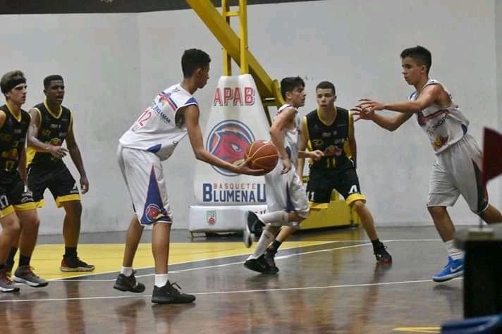 Basquete de Criciúma disputa estadual neste fim de semana