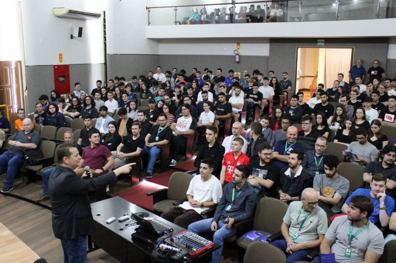 Cibersegurança é destaque em palestra na UniSatc 