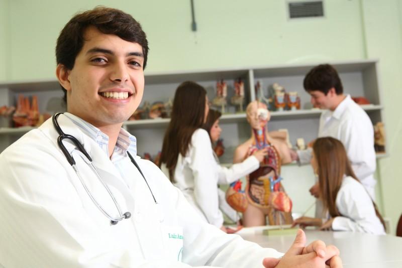 Curso de Medicina da Unesc recebe selo de excelência do Conselho Federal