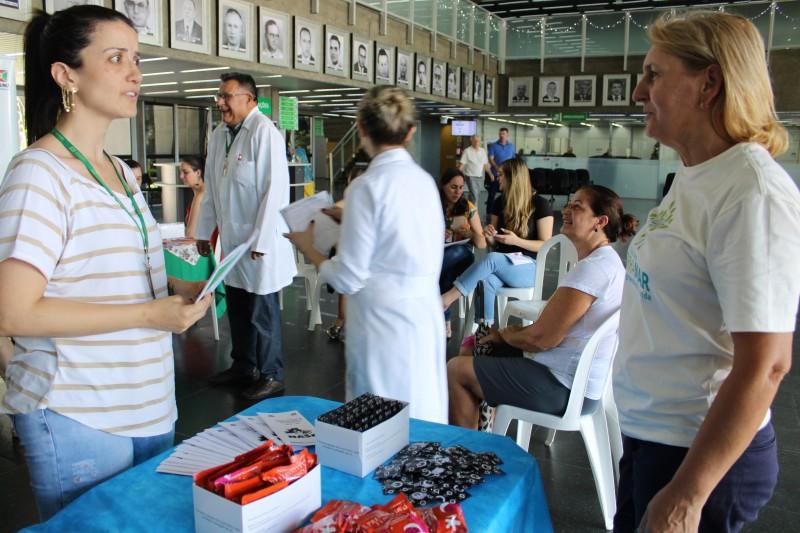Dezembro Vermelho: Nasf de Criciúma realiza ação no Paço Municipal
