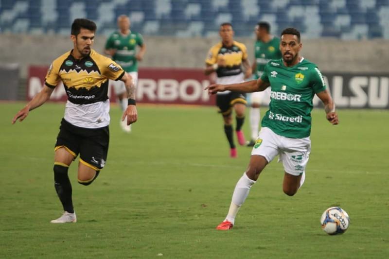 Na estreia do técnico Waguinho Dias, Criciúma empata com o Cuiabá 