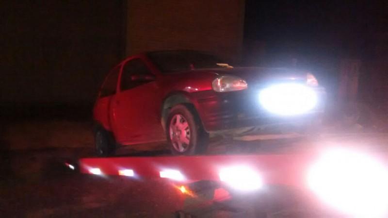 Carro furtado em pátio de universidade é localizado neste domingo 