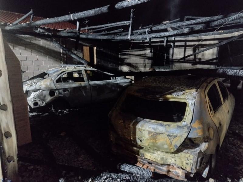 Orleans: incêndio em garagem destrói dois carros e uma motocicleta