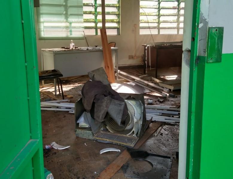 Princípio de incêndio atinge edificação comercial abandonada em Criciúma