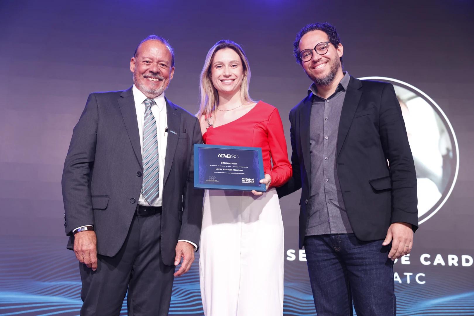 Graduanda da UniSatc conquista prêmio estadual com TCC sobre etarismo no mercado publicitário